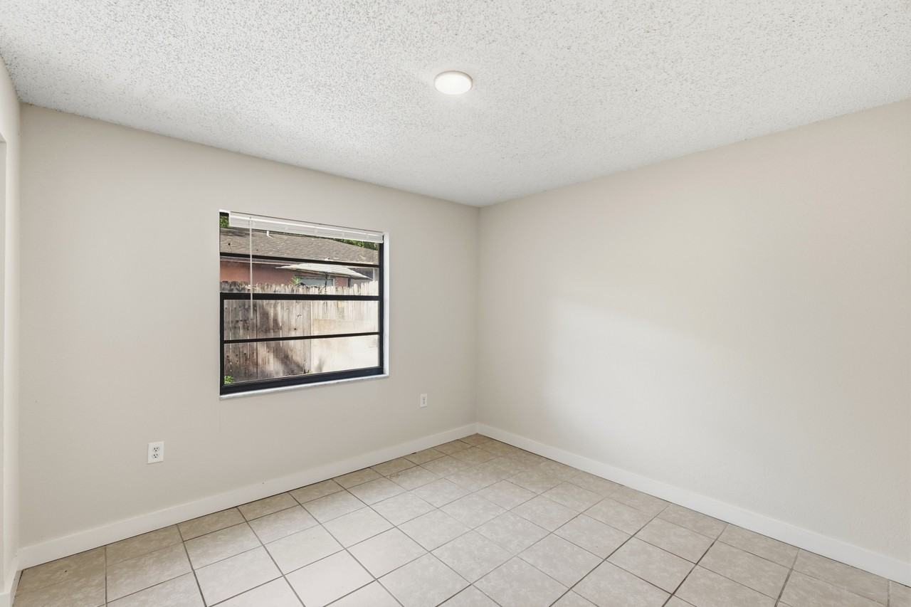 1725 Birchwood Cir - Photo 6 of 12