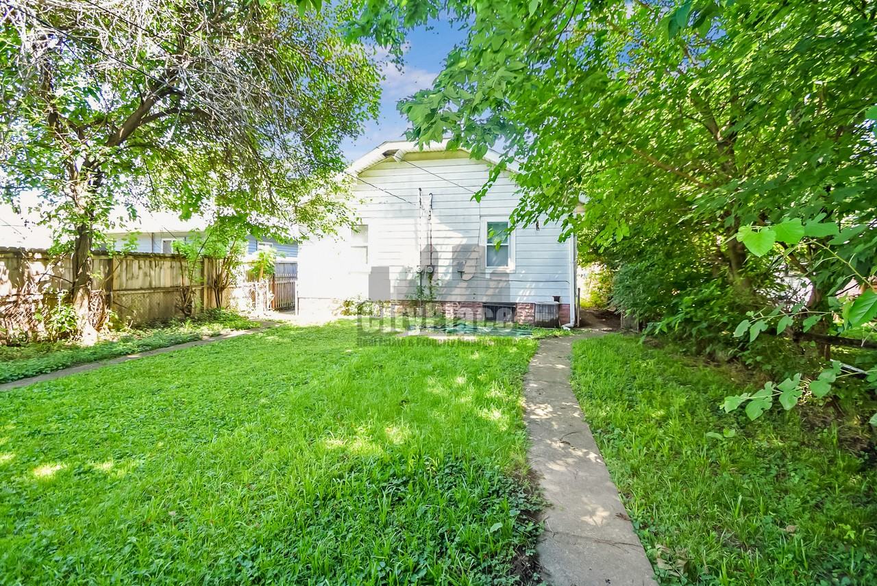 1465 W 34th St - Photo 5 of 15