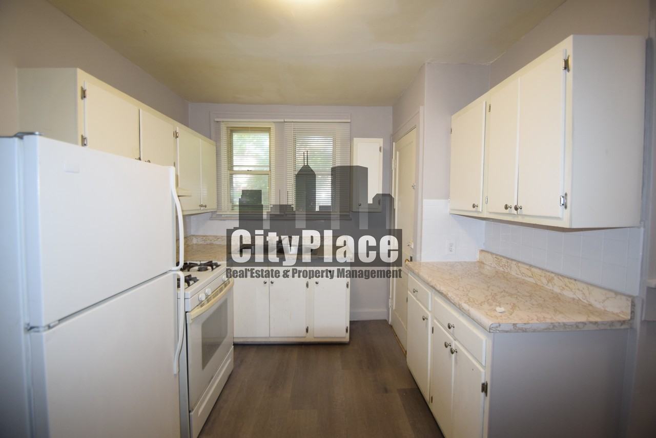 1465 W 34th St - Photo 6 of 15