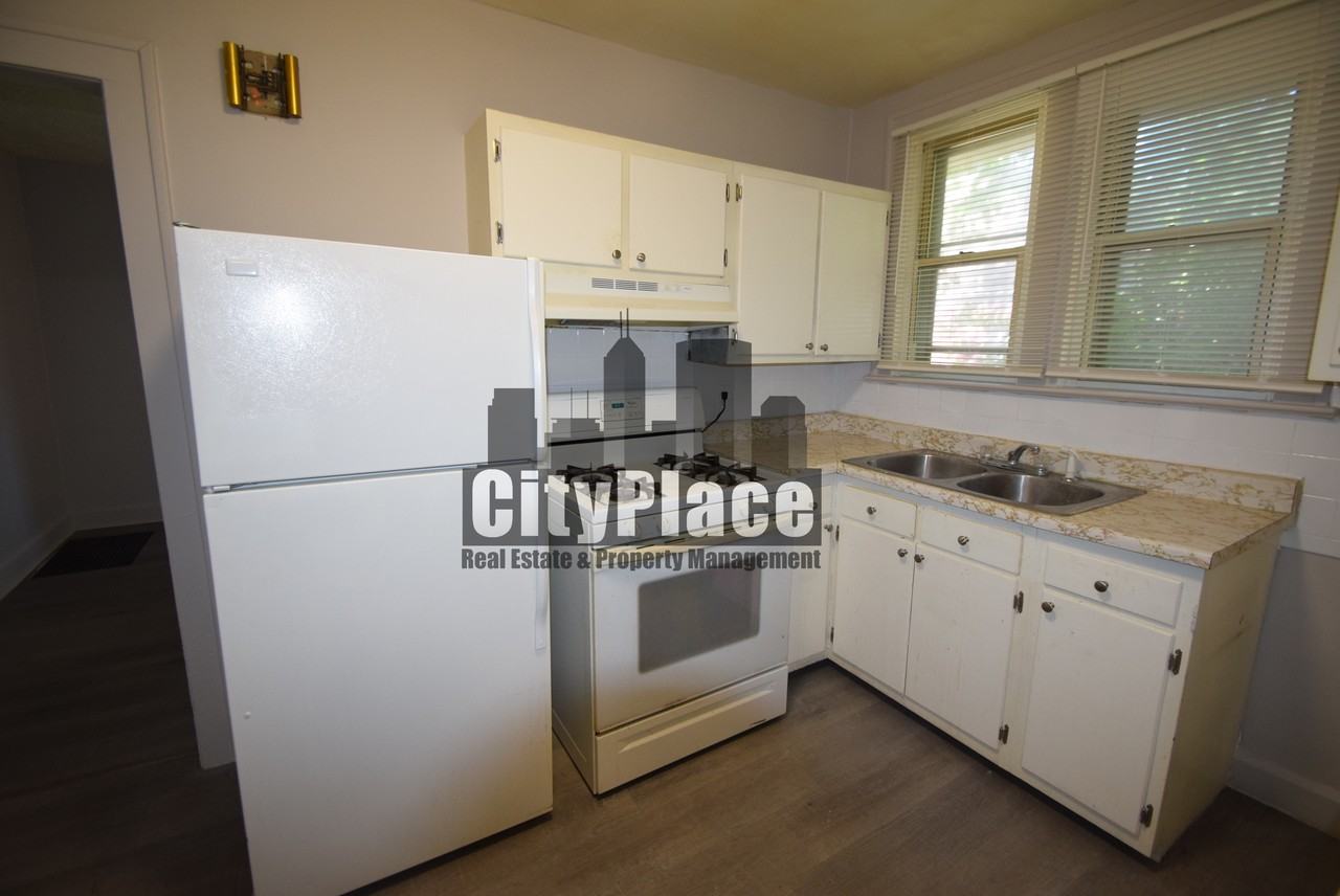 1465 W 34th St - Photo 7 of 15