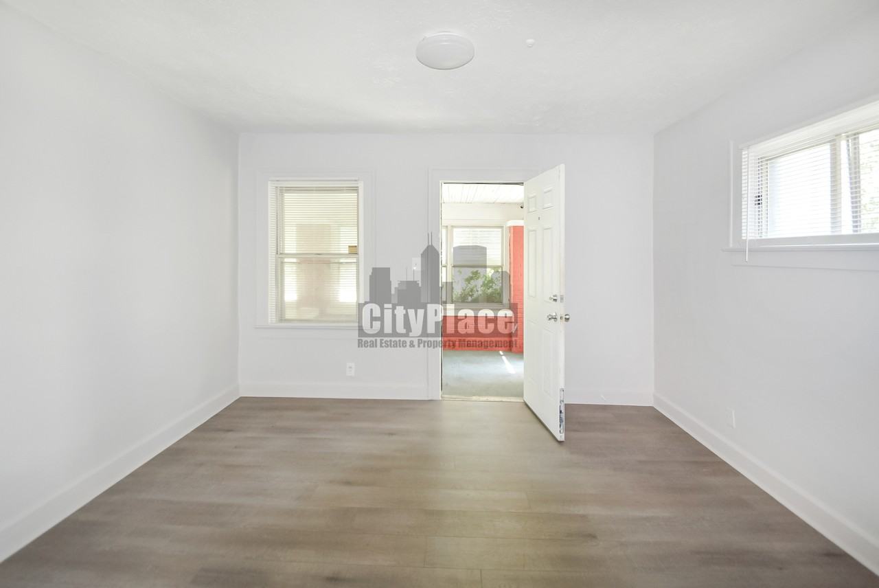 1465 W 34th St - Photo 7 of 15