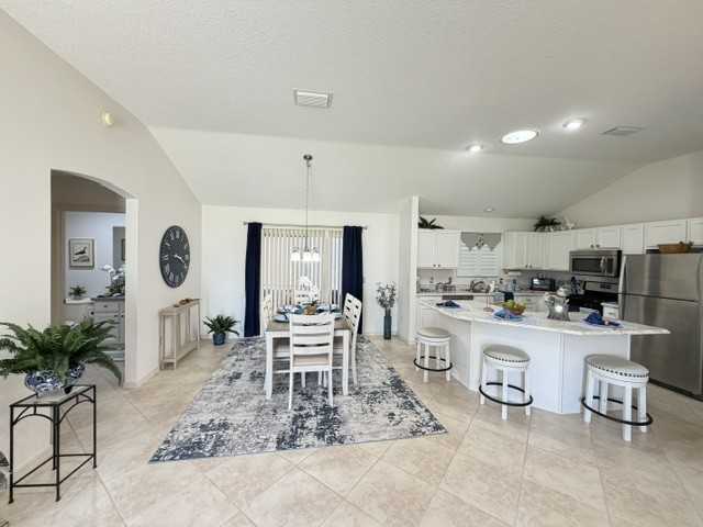 3024 Burbank Ln - Photo 4 of 28