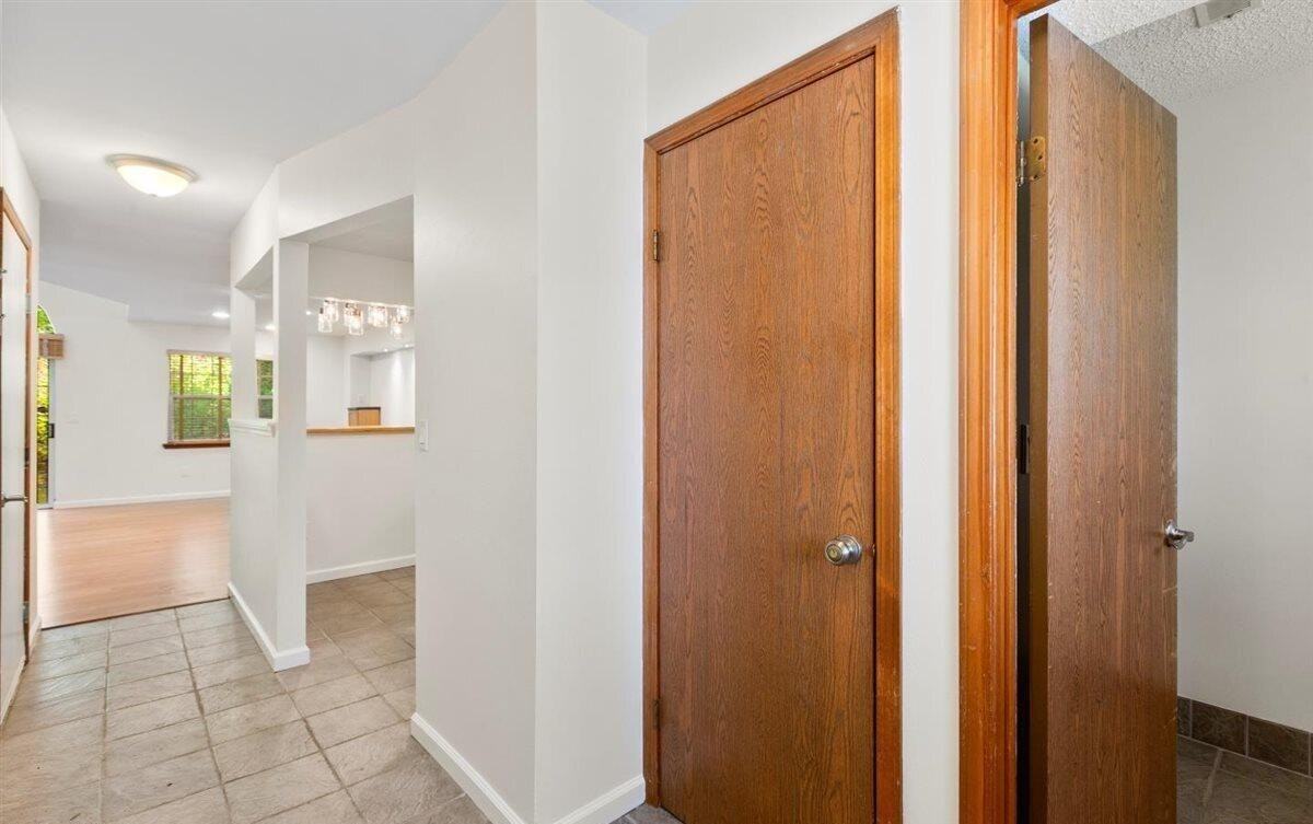 21 Peterson Ct - Photo 2 of 27