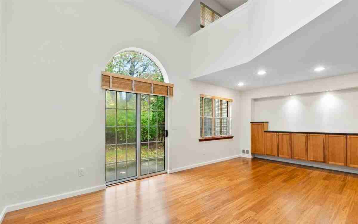 21 Peterson Ct - Photo 3 of 27