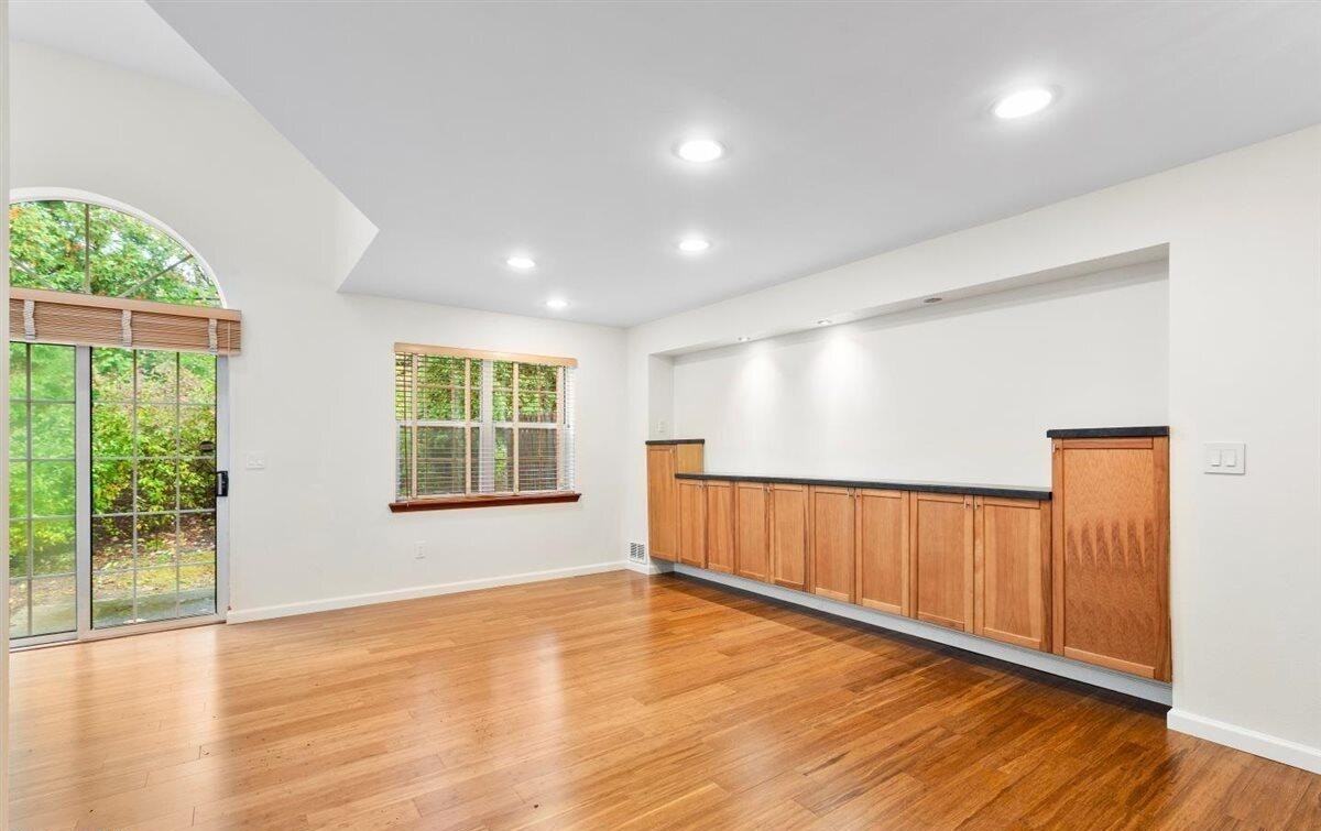 21 Peterson Ct - Photo 5 of 27