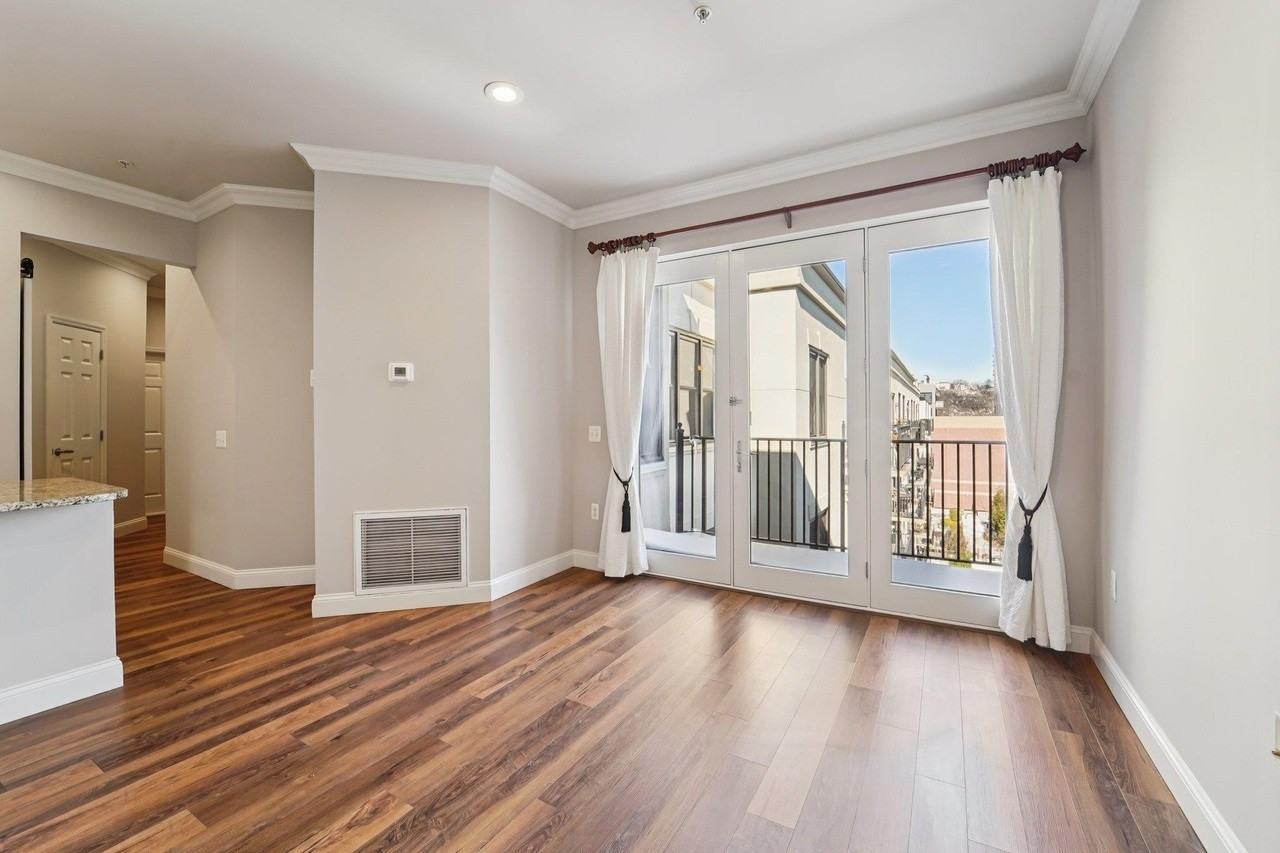 1301 Adams St - Photo 3 of 26