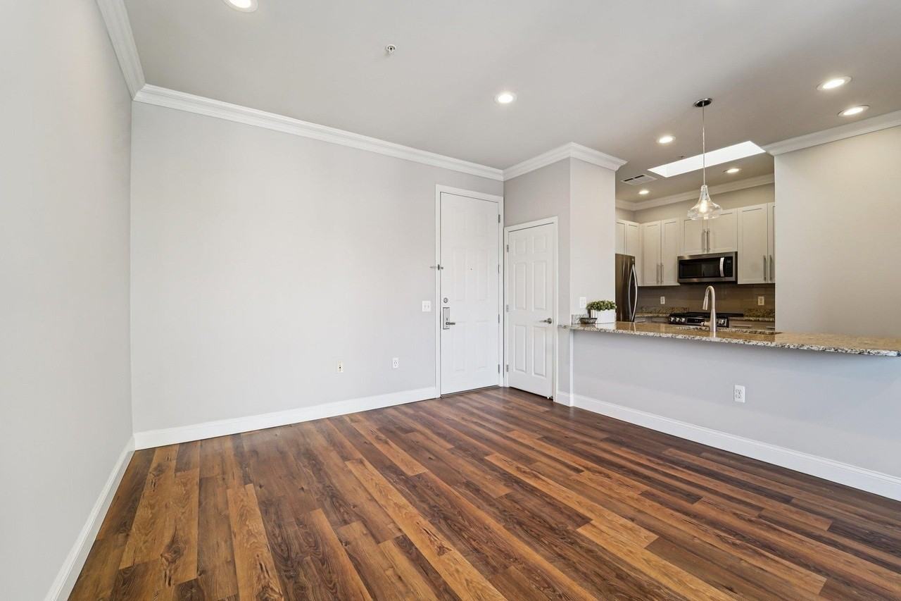 1301 Adams St - Photo 6 of 26