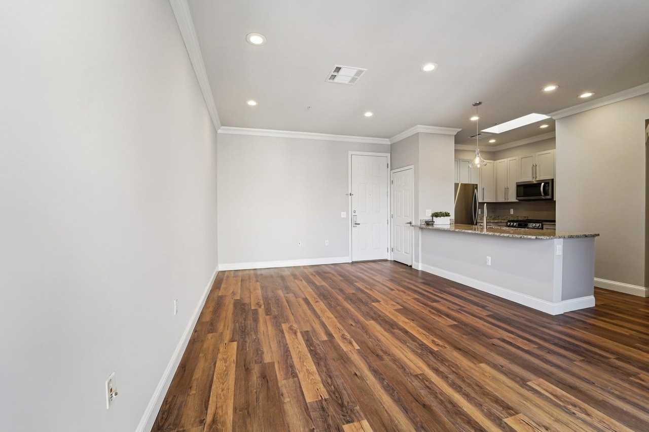 1301 Adams St - Photo 7 of 26