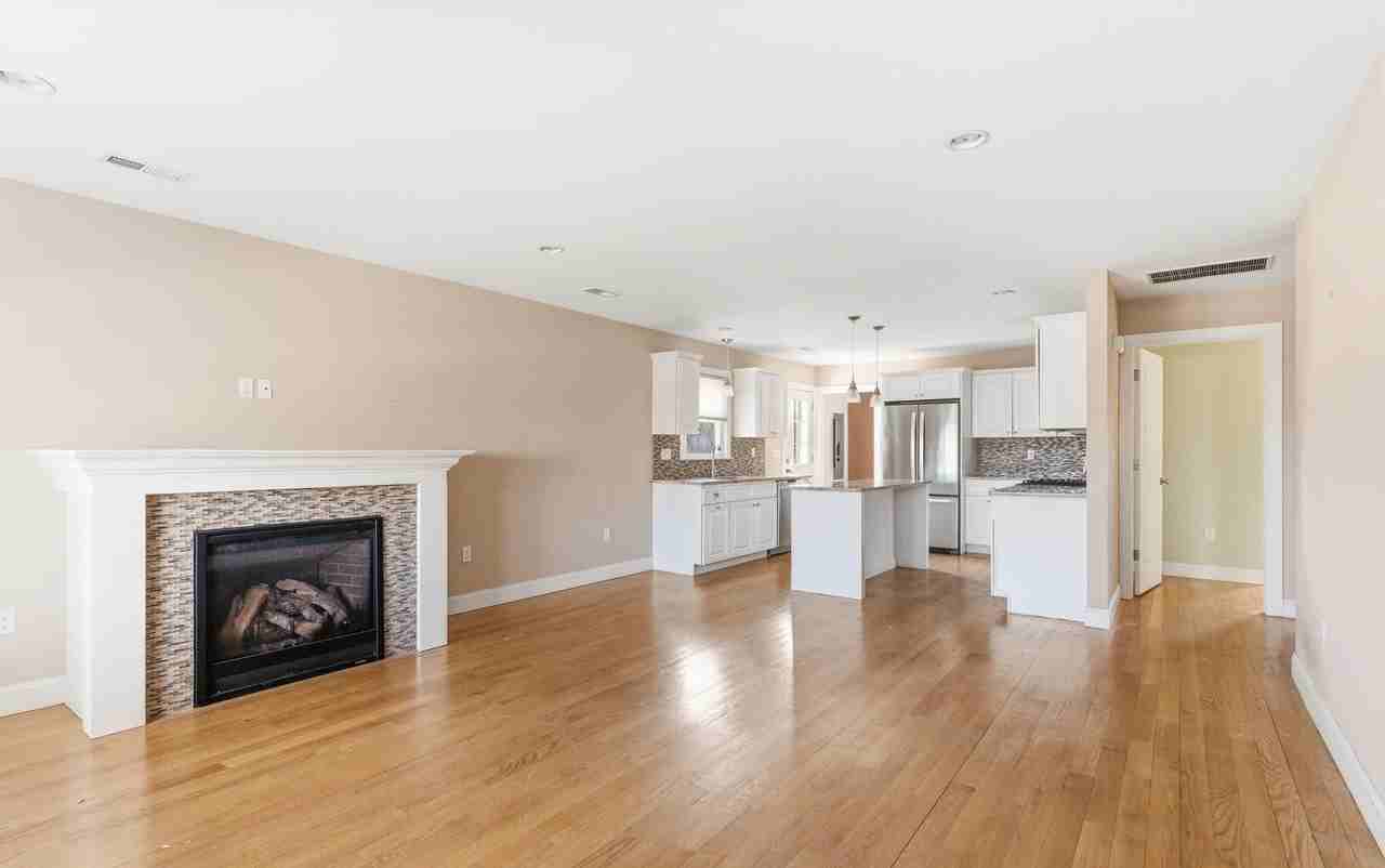 1827 Washington Ave - Photo 3 of 23