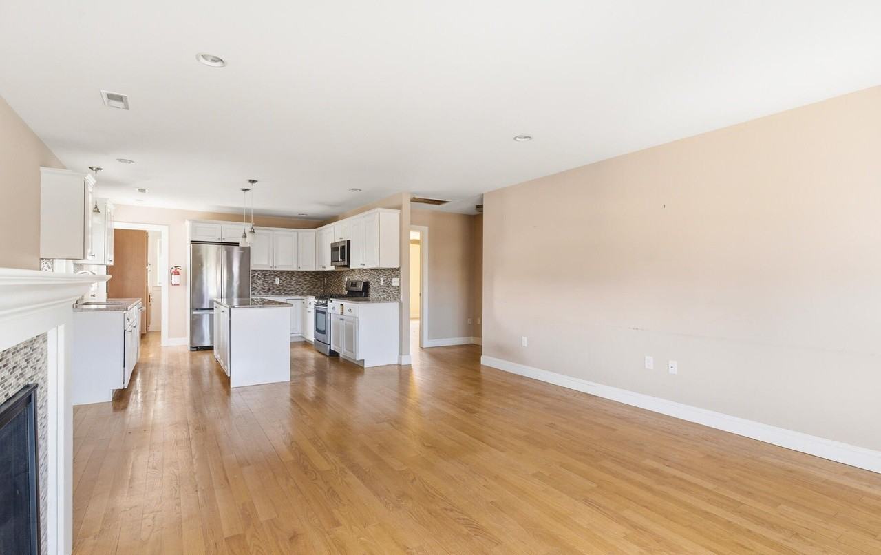 1827 Washington Ave - Photo 4 of 23