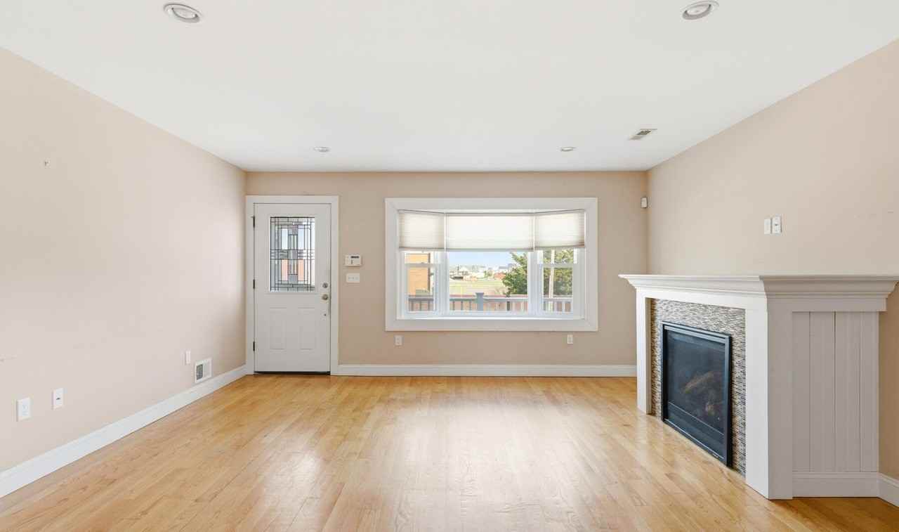 1827 Washington Ave - Photo 6 of 23