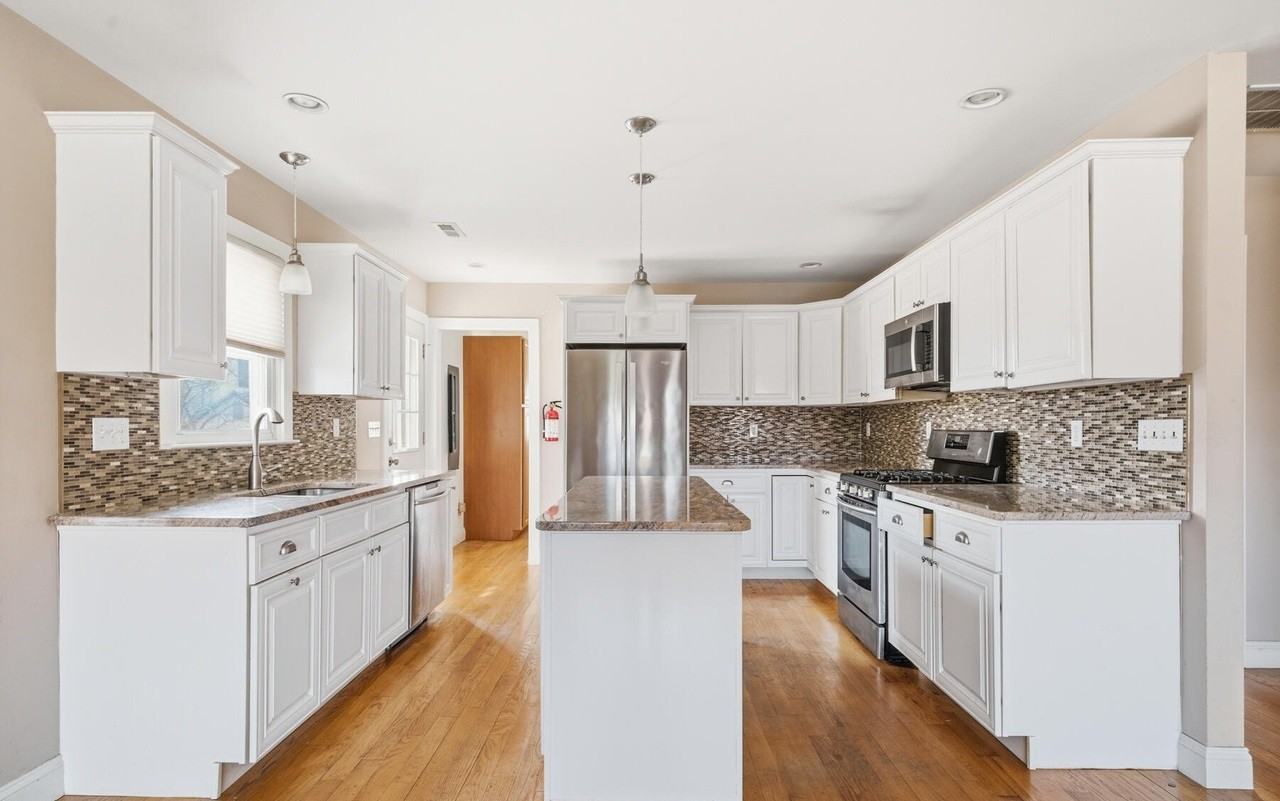 1827 Washington Ave - Photo 7 of 23