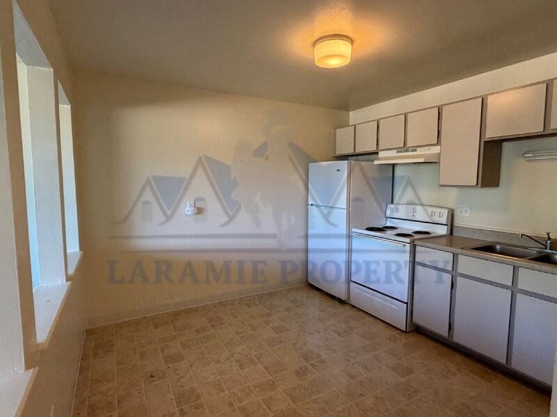 2310 E Garfield St #B5 - Photo 3 of 12