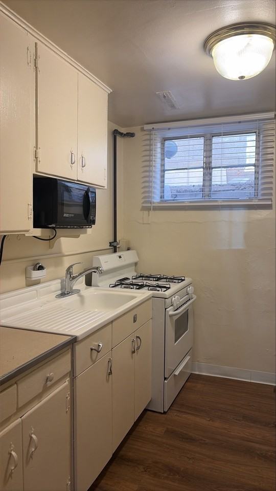 1502 Gold Ave Se - Photo 4 of 18