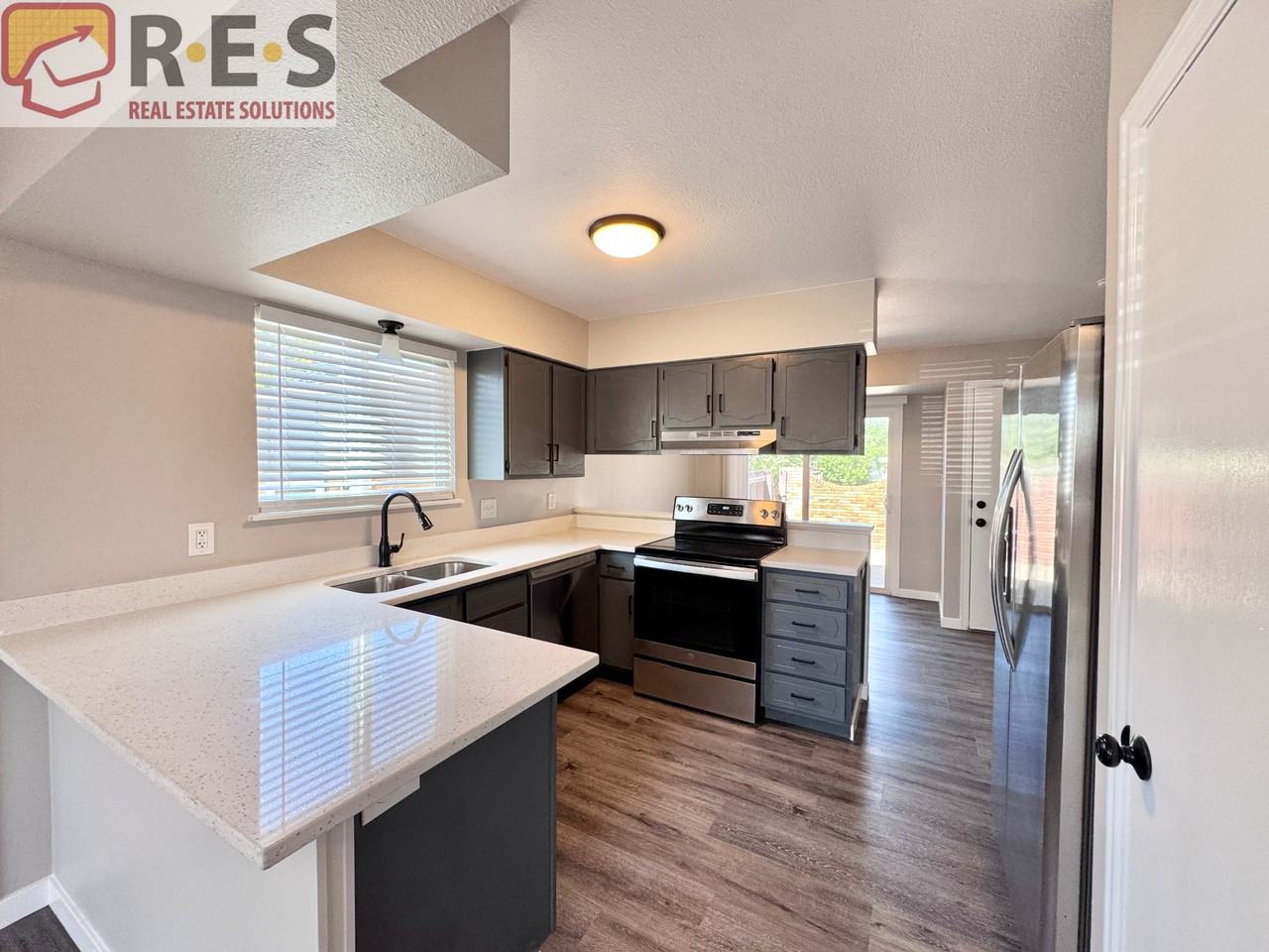 1330 Terry St - Photo 2 of 10