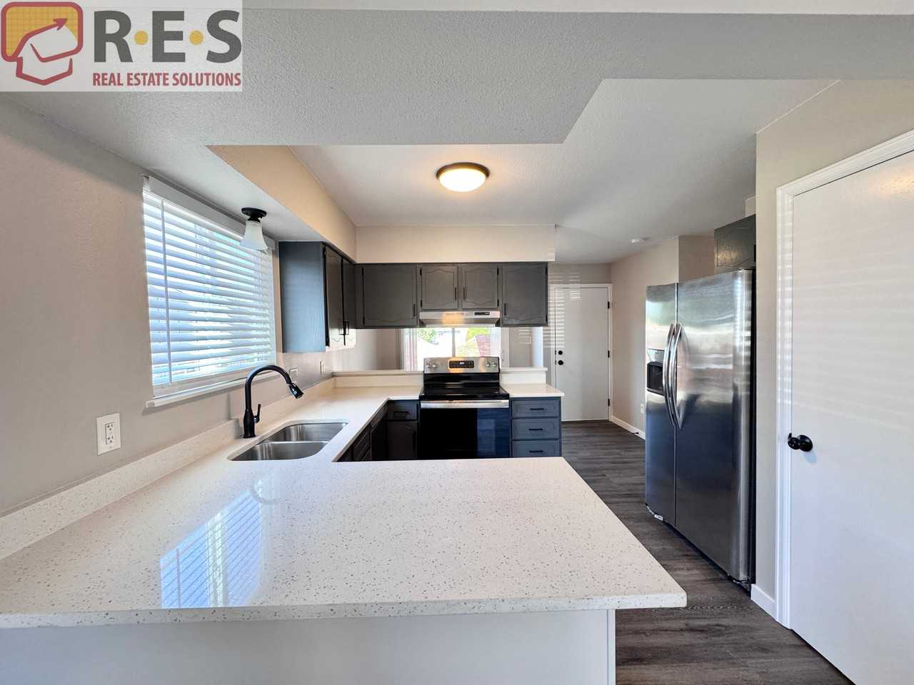 1330 Terry St - Photo 5 of 10