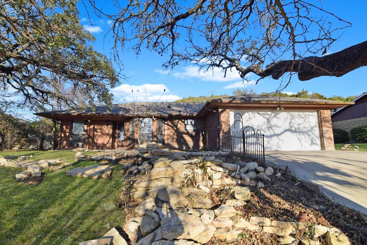 2213 Phyllis Dr