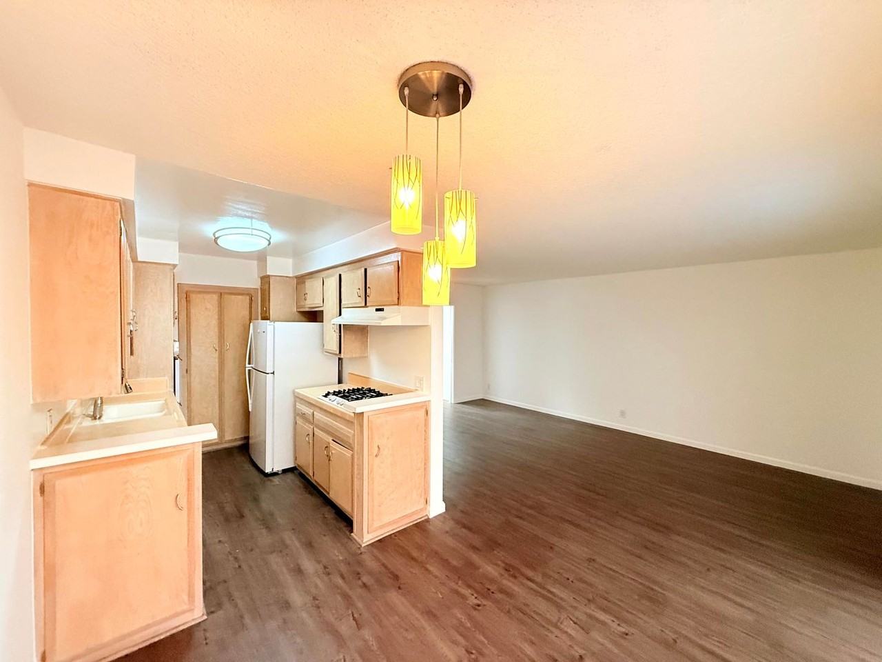 828 4th St #104 - Photo 5 of 21