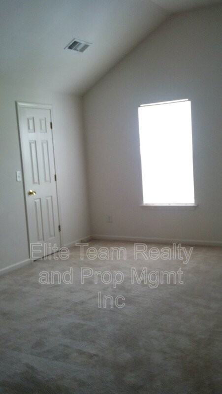 111 Fairmont Cir - Photo 7 of 11
