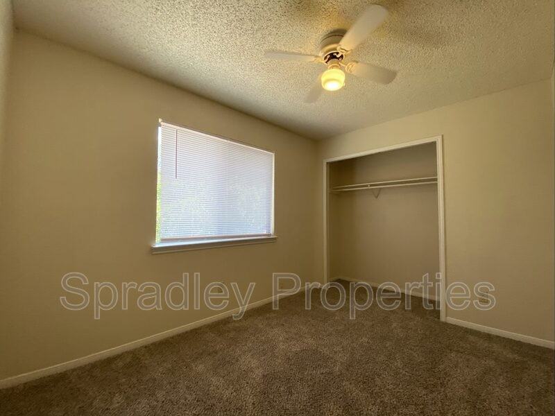 4801 Stone Ridge Dr - Photo 5 of 11