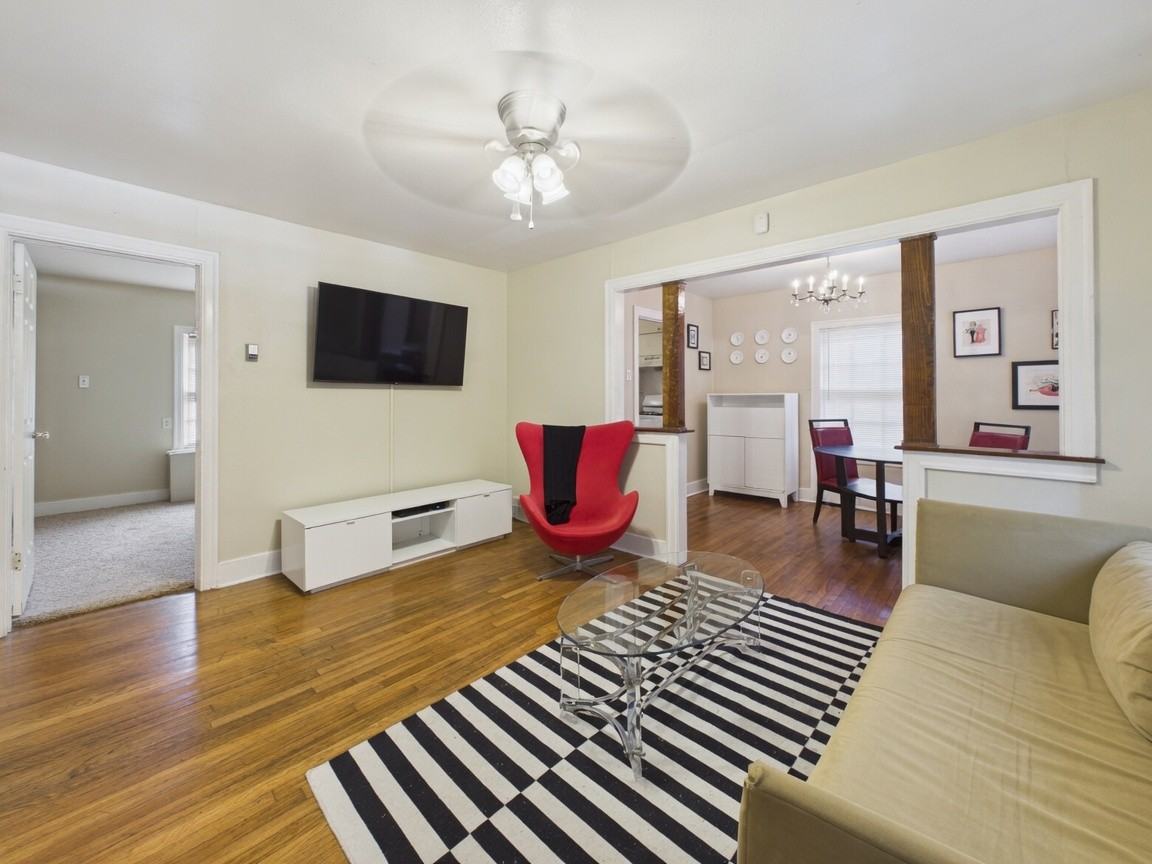 5204 Duval St - Photo 2 of 20