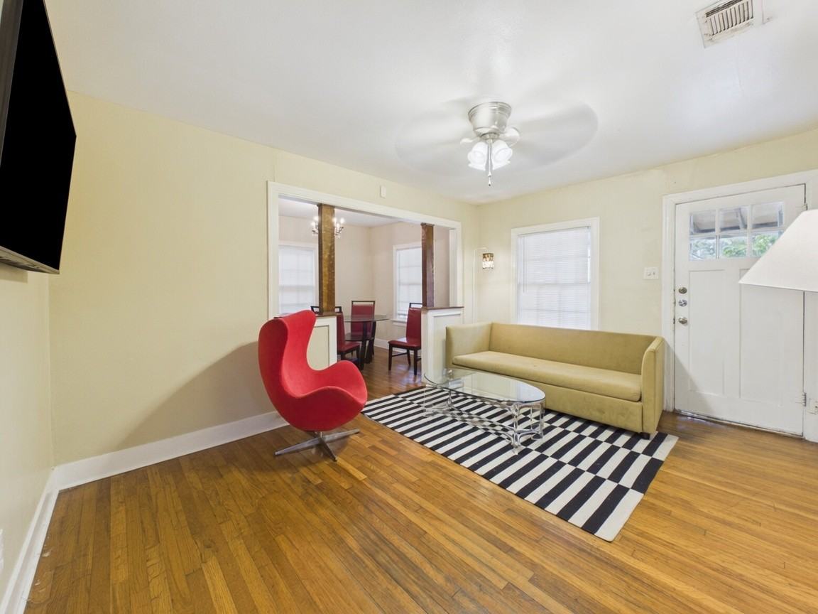 5204 Duval St - Photo 3 of 20