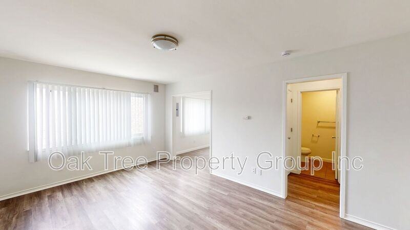 450 28th St #303 - Photo 4 of 18