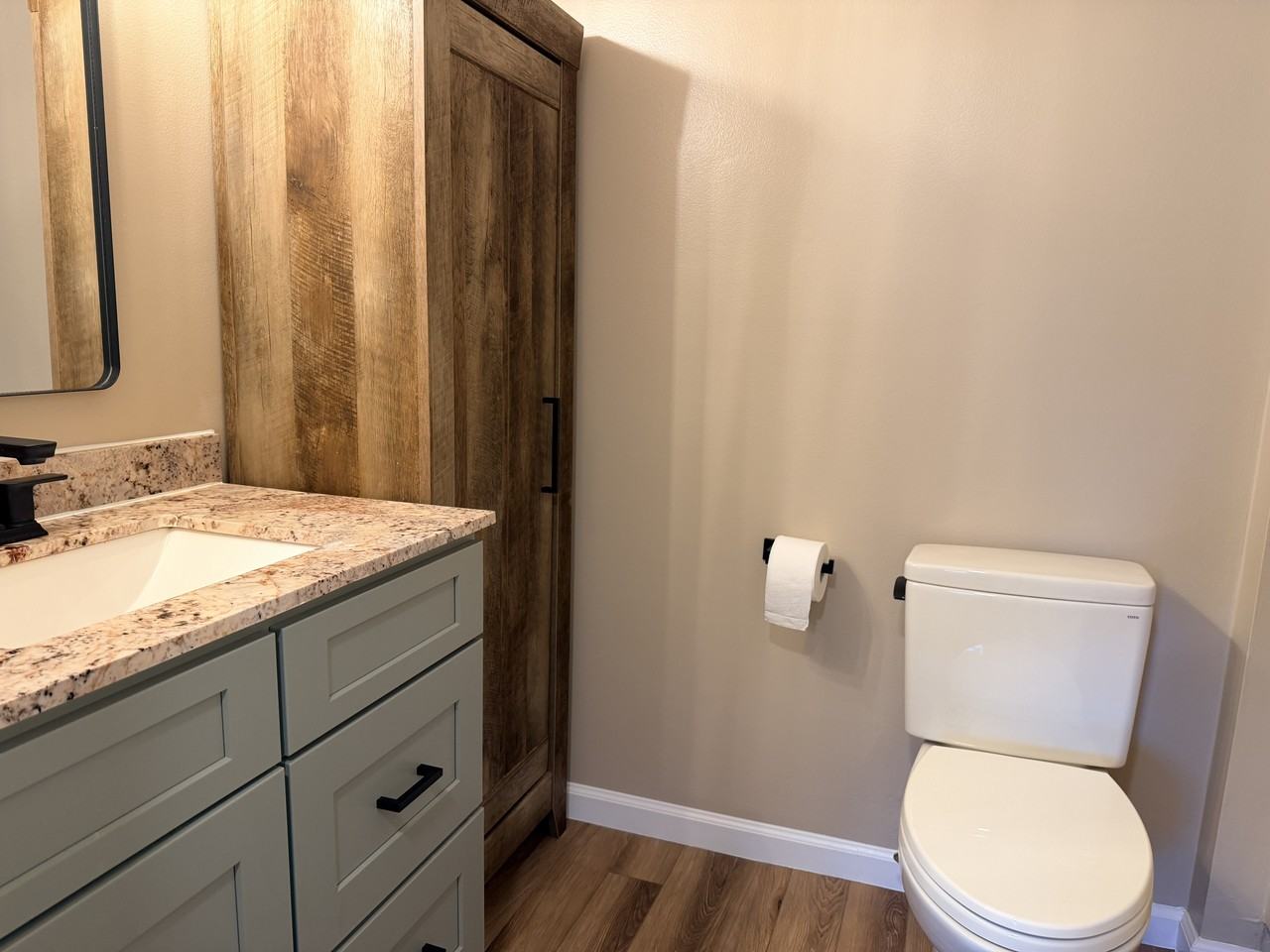 2408 Beacon Hill Dr - Photo 2 of 16