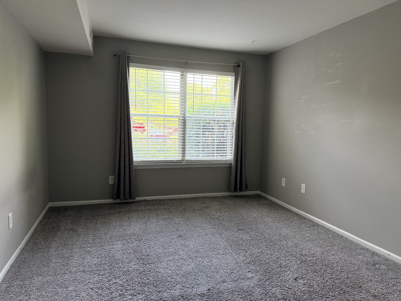 2408 Beacon Hill Dr - Photo 5 of 16
