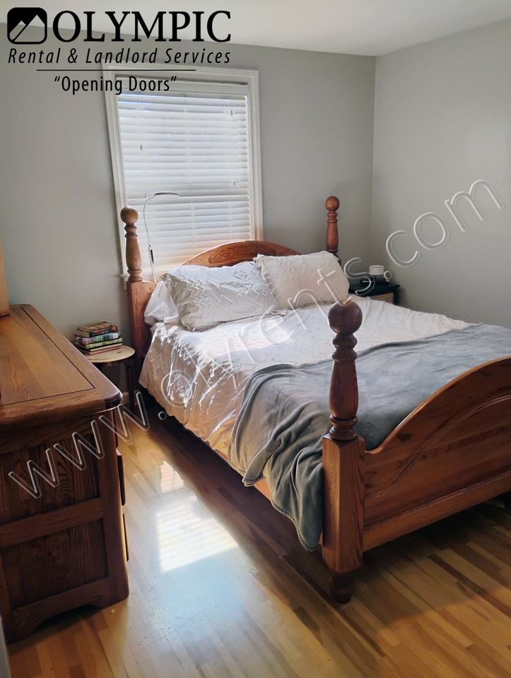 662 N Hawthorne St - Photo 7 of 13