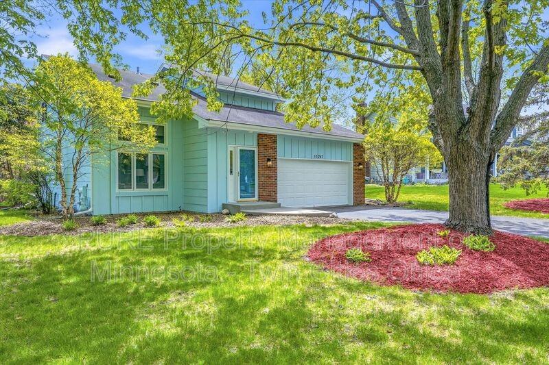 10247 Nottingham Trl - Photo 2 of 49