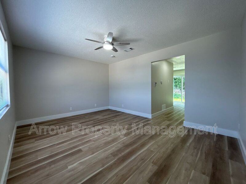 1218 S Jackson St - Photo 2 of 13