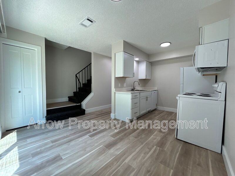 1218 S Jackson St - Photo 4 of 13
