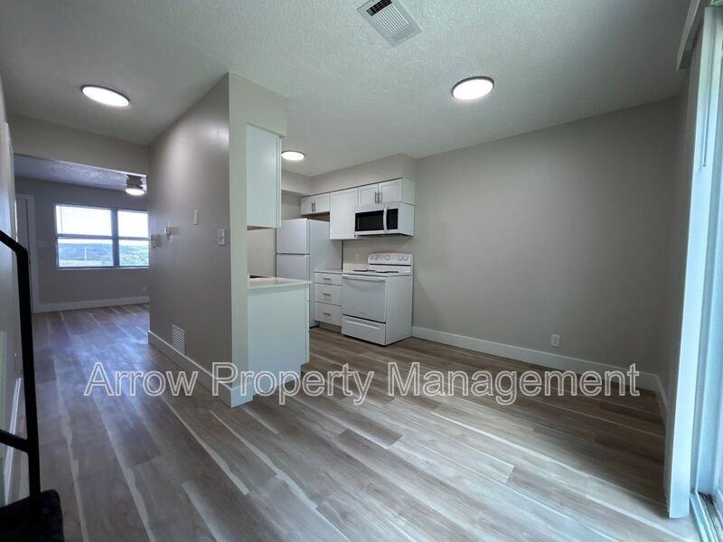 1218 S Jackson St - Photo 5 of 13