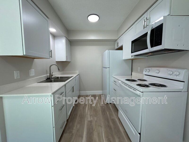 1218 S Jackson St - Photo 6 of 13