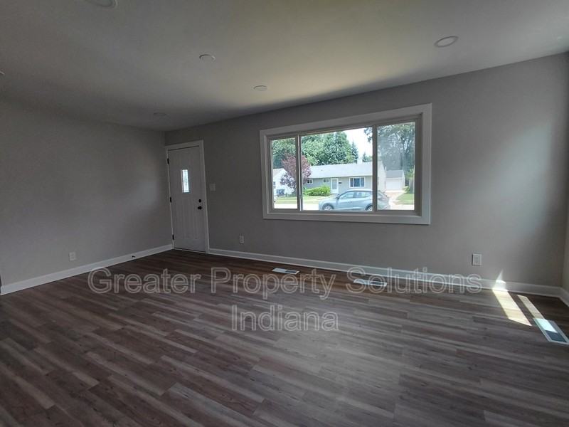 8118 Robertson Pl - Photo 2 of 12