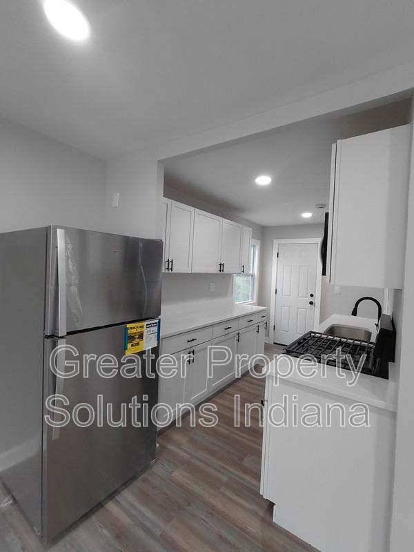 8118 Robertson Pl - Photo 3 of 12