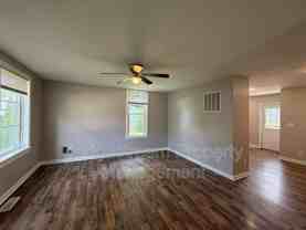 921 Kent Ln - Photo 1 of 1
