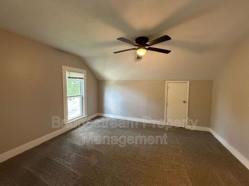 921 Kent Ln - Photo 5 of 10