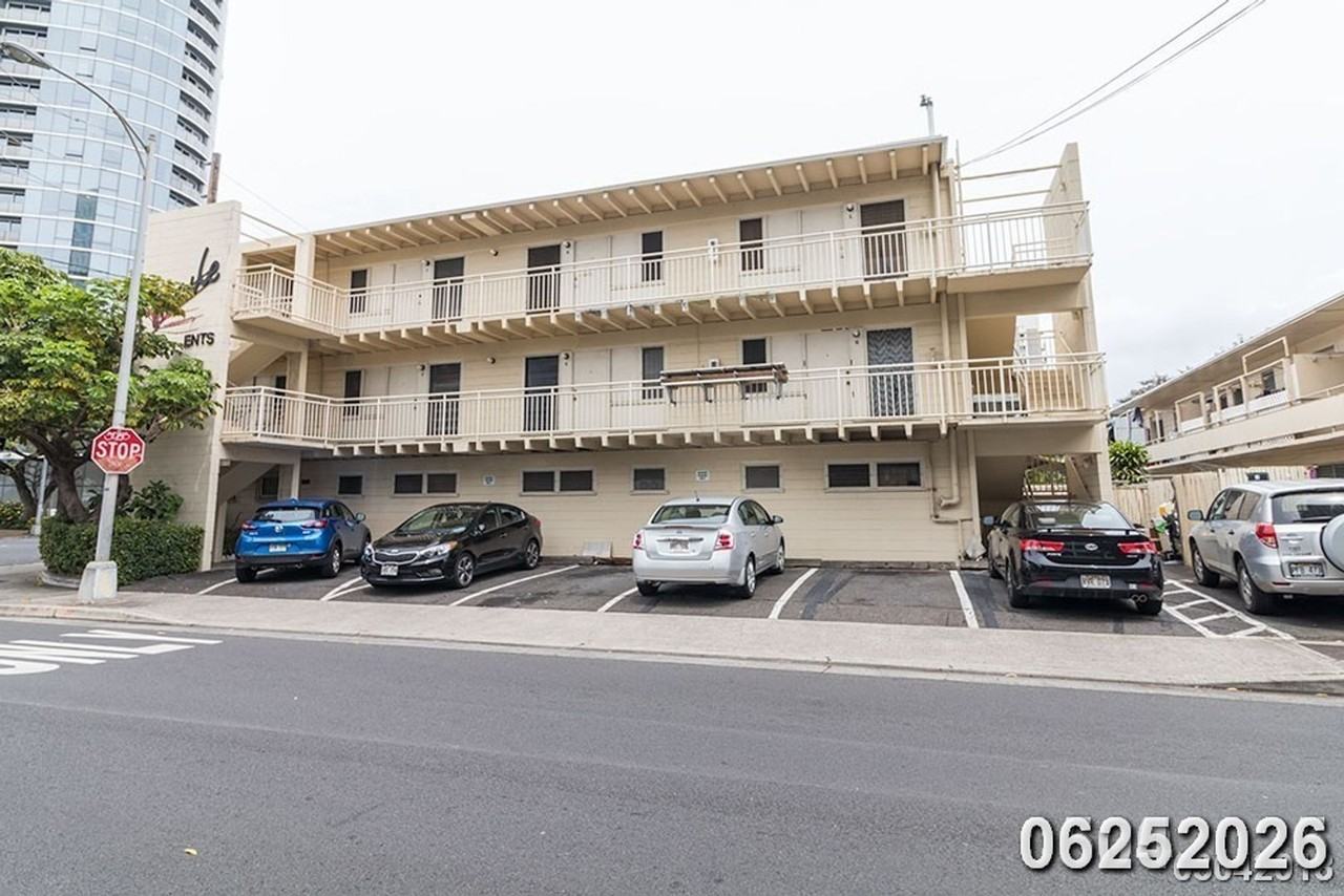 629 Piikoi St #L - Photo 2 of 16