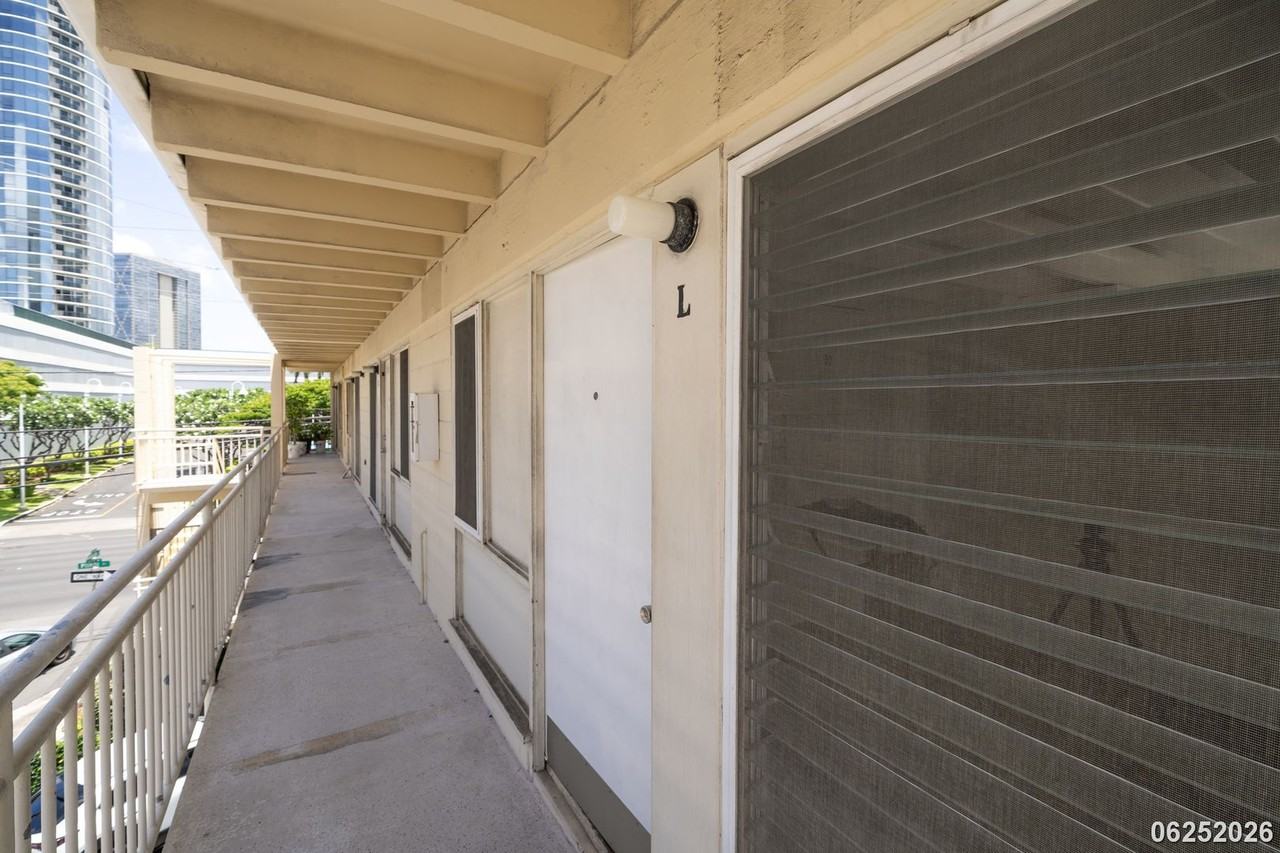 629 Piikoi St #L - Photo 3 of 16