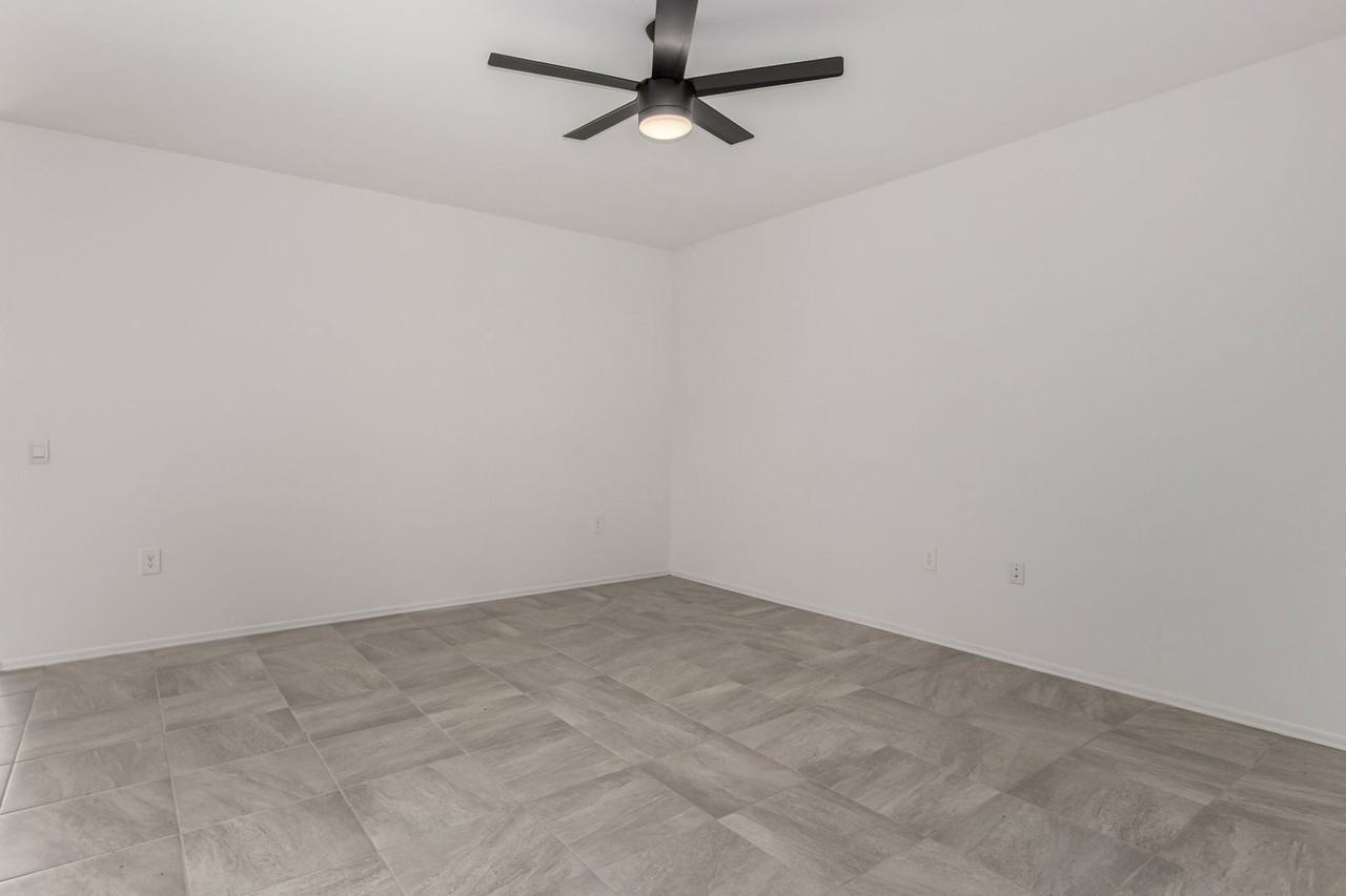 103 S Collier Ln - Photo 7 of 32