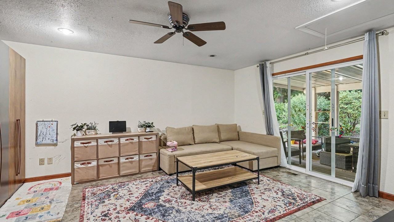 27523 Ne 31st Ct - Photo 7 of 17