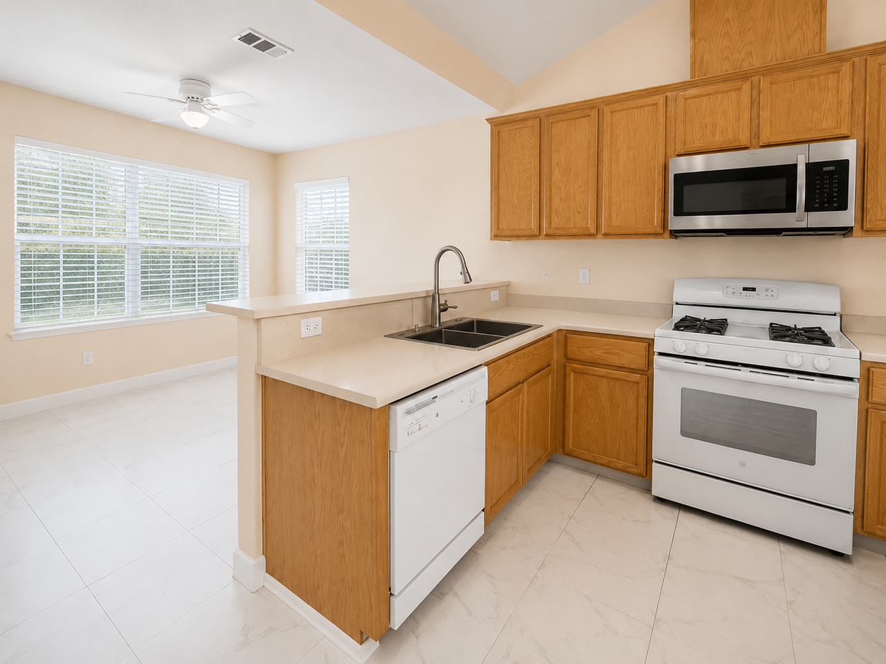 693 Kensington Cir - Photo 4 of 18