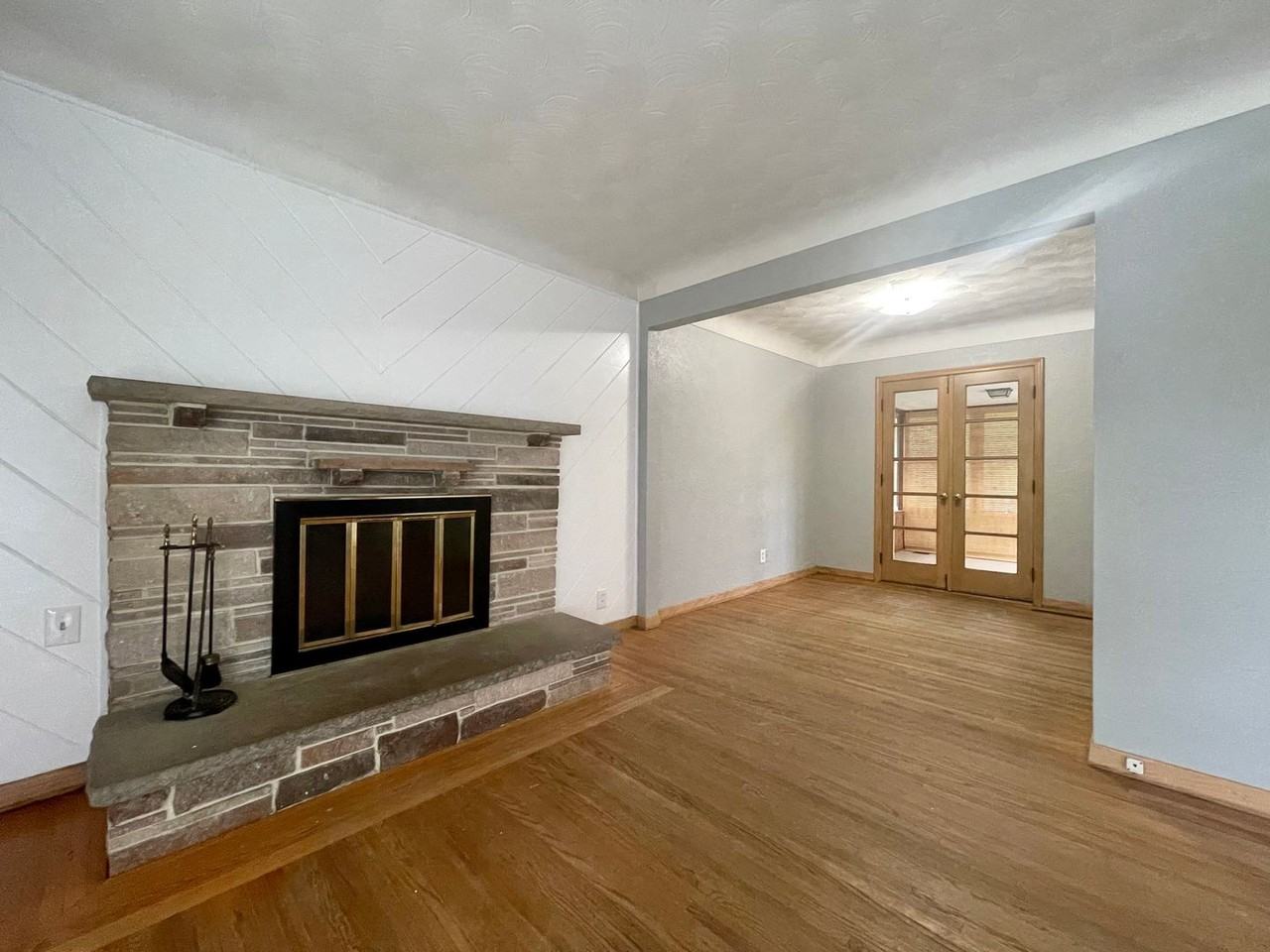1953 White Bear Ave N - Photo 2 of 7