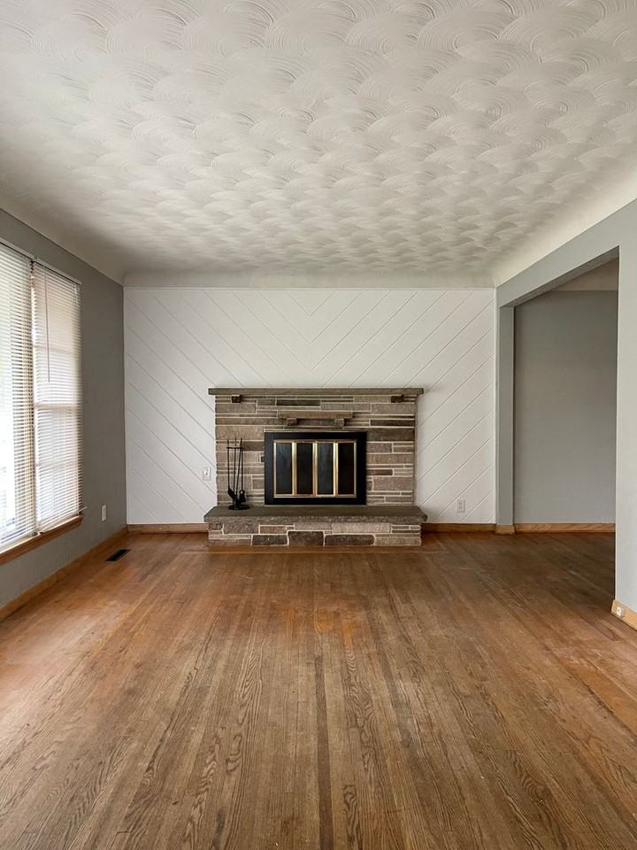 1953 White Bear Ave N - Photo 3 of 7