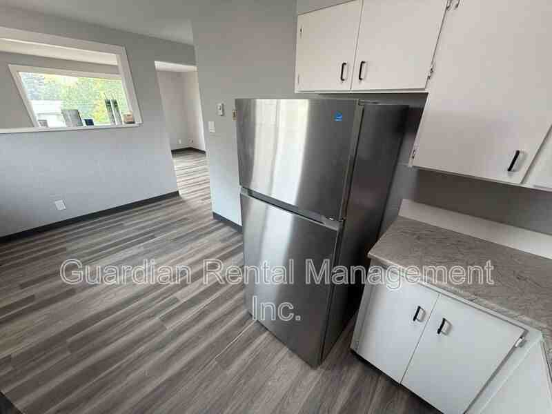 140 Frederica St E #3 - Photo 3 of 15