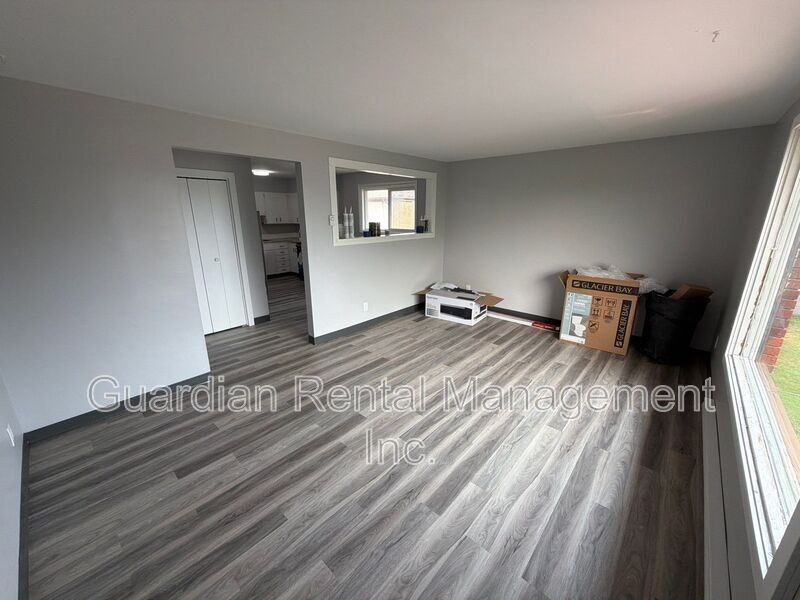 140 Frederica St E #3 - Photo 6 of 15