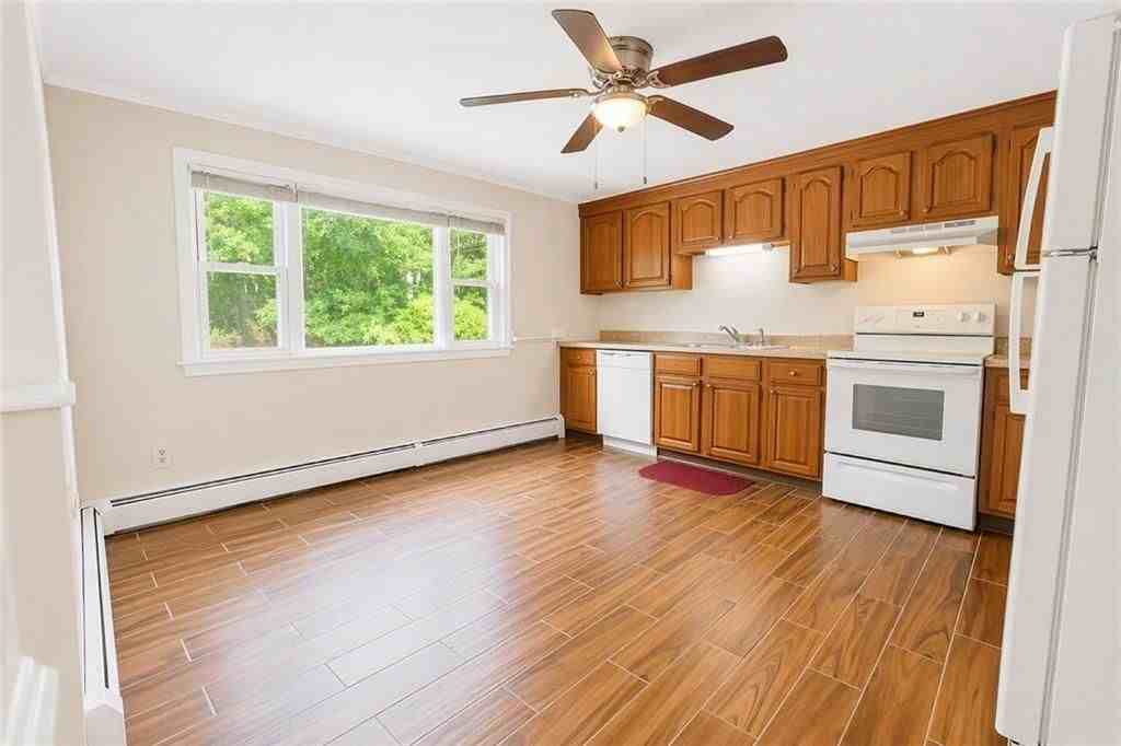 77 Victoria St - Photo 3 of 14
