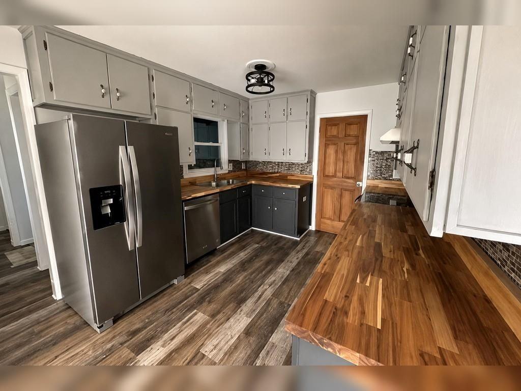 1033 Highway 155 N ##B - Photo 6 of 22